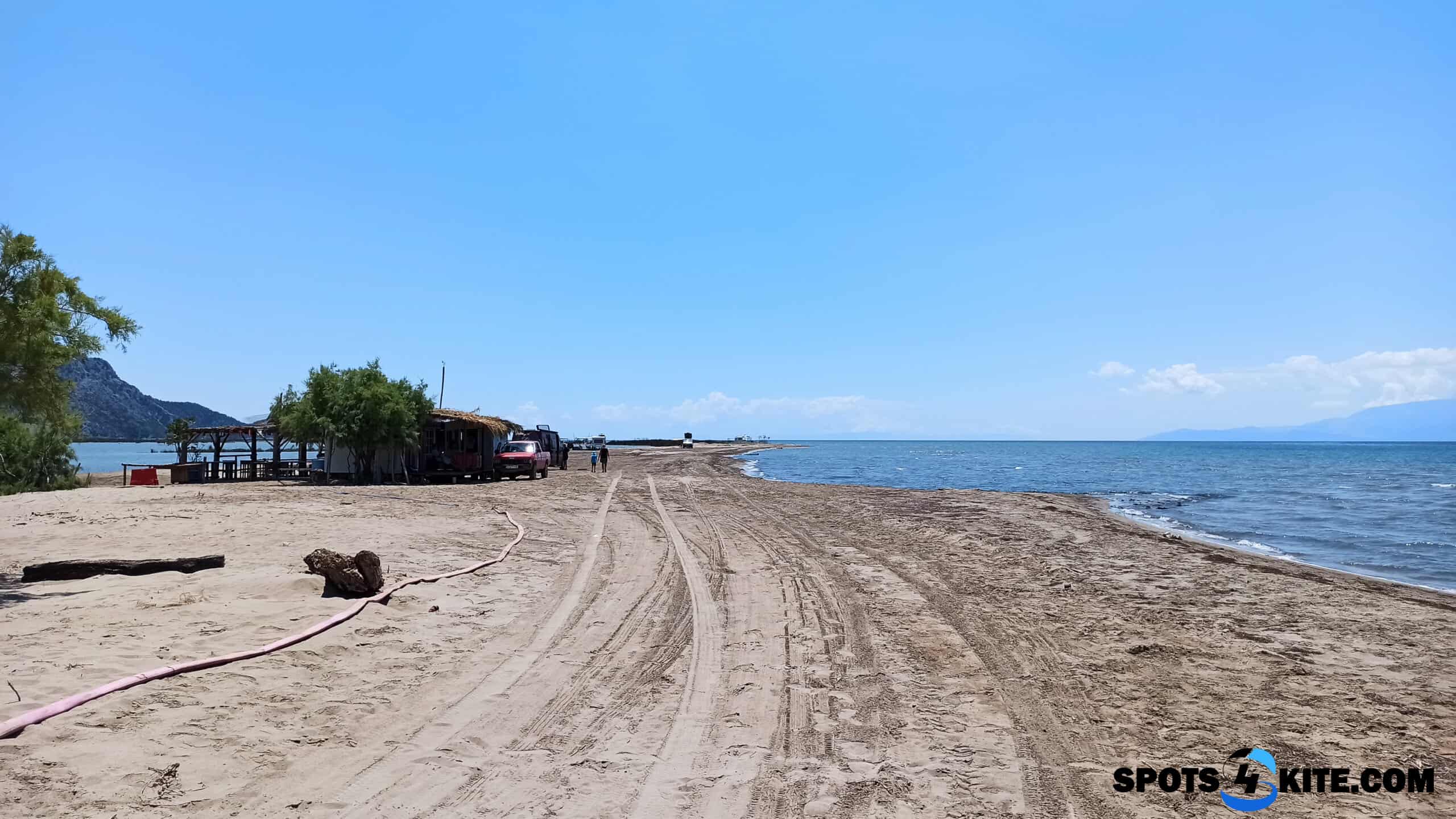 kitesurfing-at-tsimari-dioni-beach-flatland-part-1-spots4kite